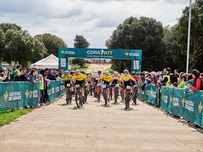 Salida Copa Caja Rural BTT 2025 en Ancin